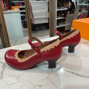 Maryjane real red with tan scallop detail .